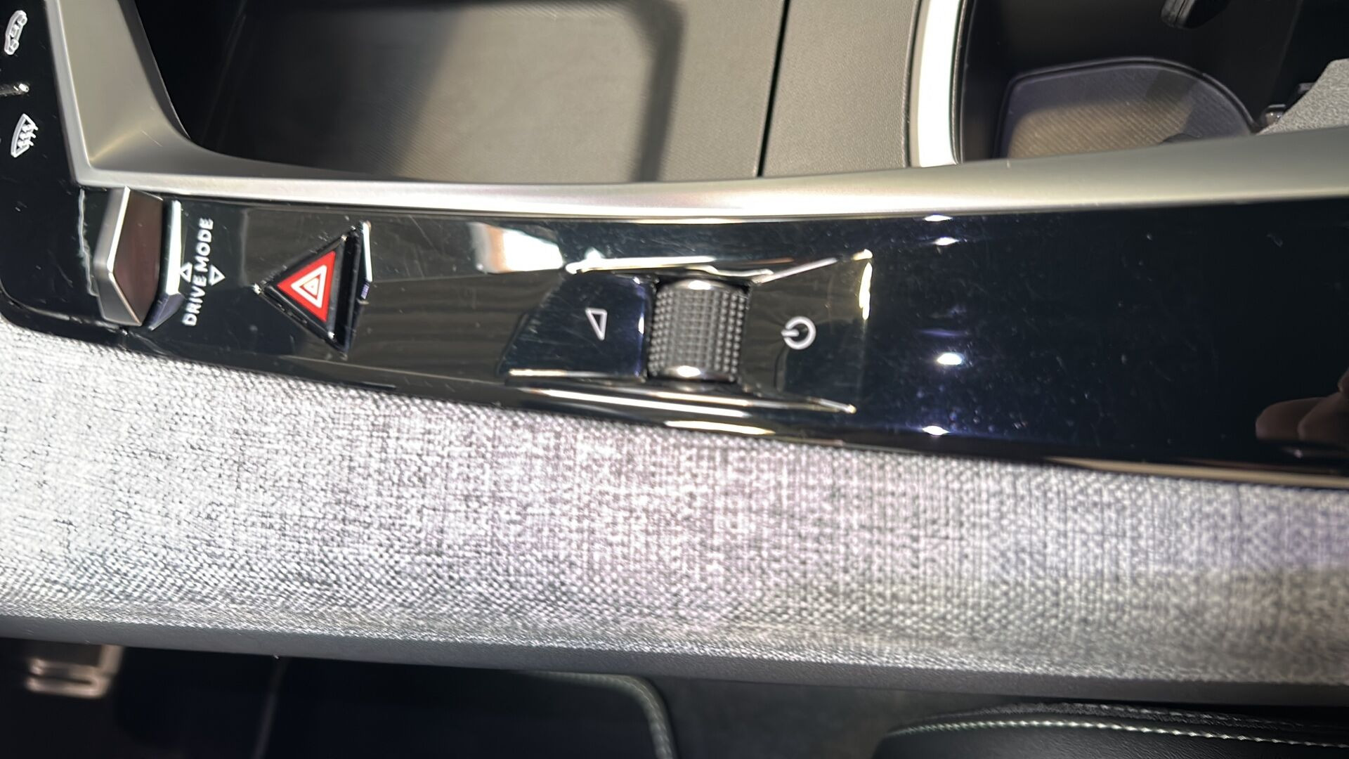 Hvid Peugeot e-3008 fra 2024