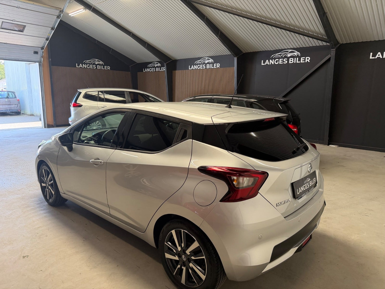 Sølv Nissan Micra fra 2017