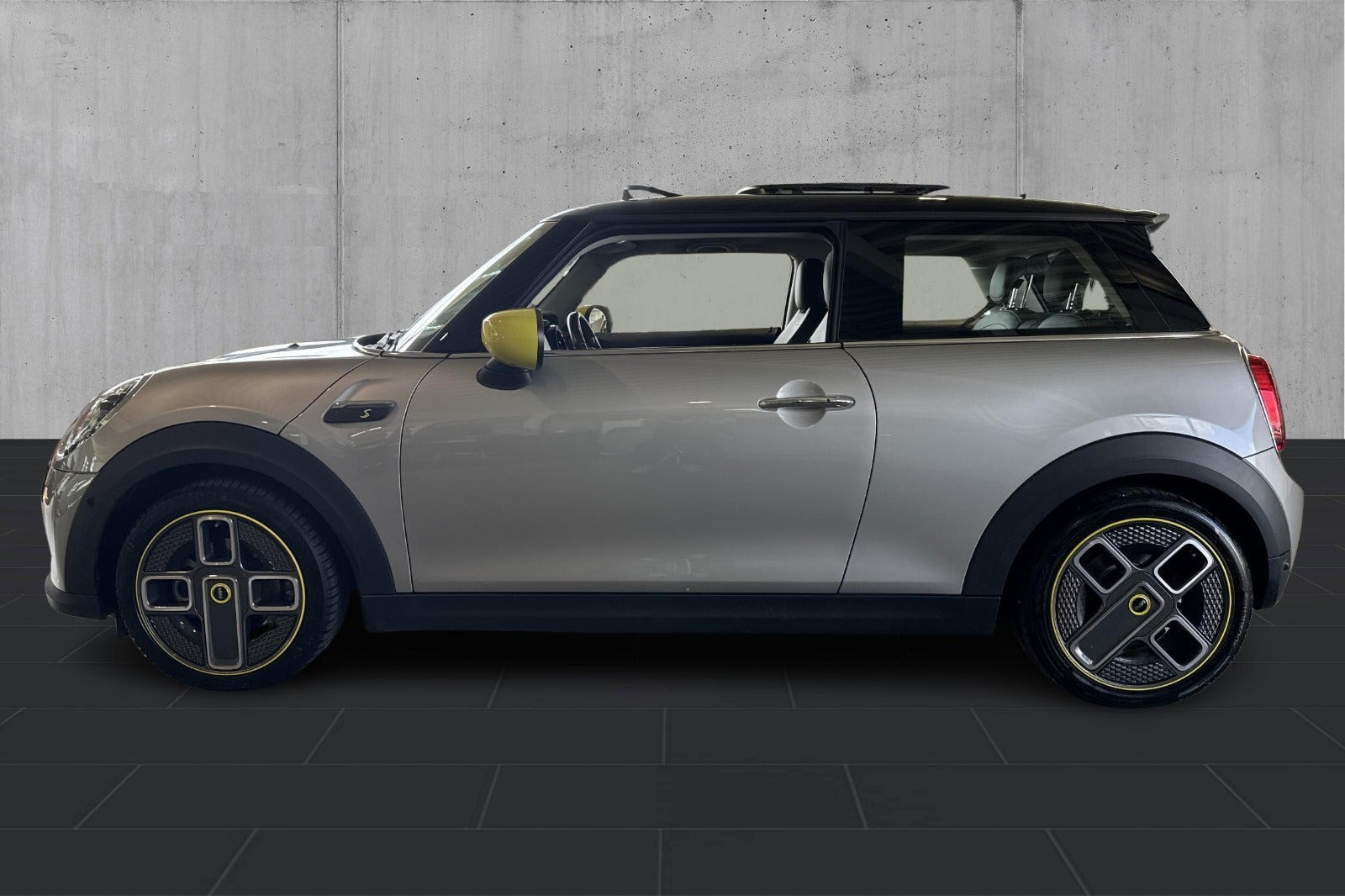 Sølv Mini Cooper SE fra 2023