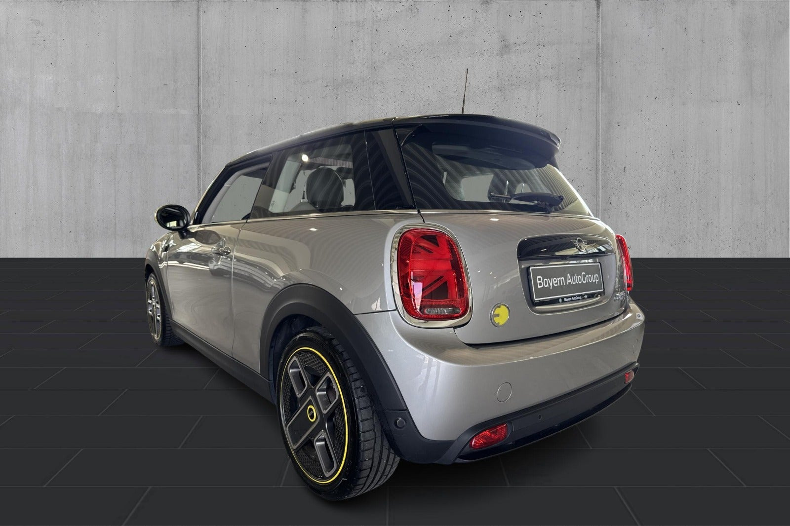 Sølv Mini Cooper SE fra 2023