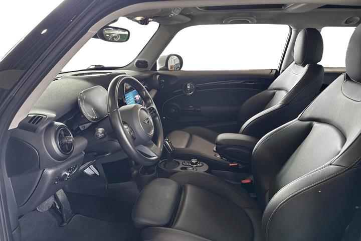 Sølv Mini Cooper SE fra 2023