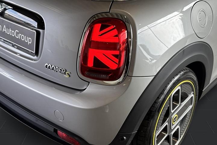 Sølv Mini Cooper SE fra 2023