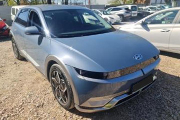 Blå Hyundai Ioniq 5 fra 2024