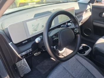 Blå Hyundai Ioniq 5 fra 2024