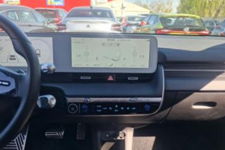 Blå Hyundai Ioniq 5 fra 2024