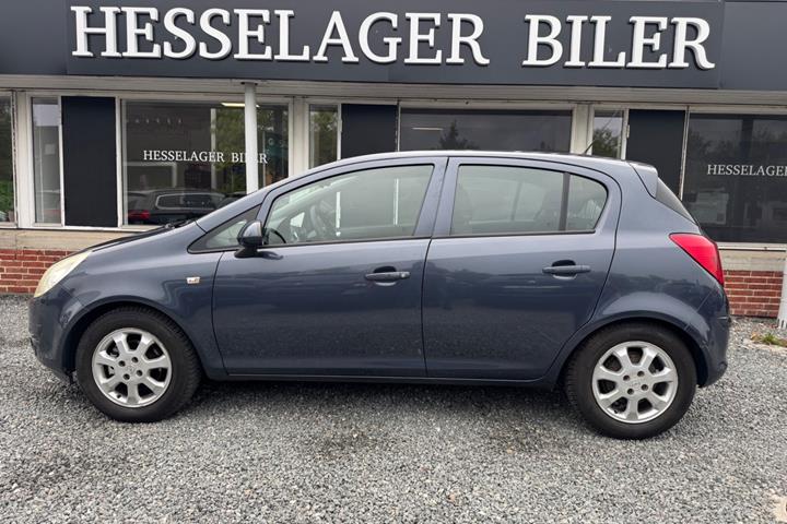 Blå Opel Corsa fra 2009
