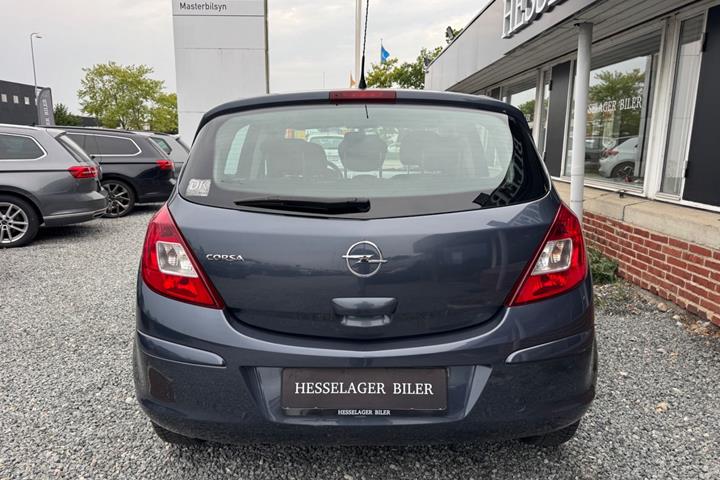 Blå Opel Corsa fra 2009