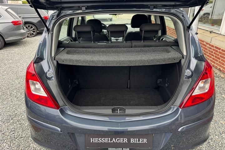 Blå Opel Corsa fra 2009