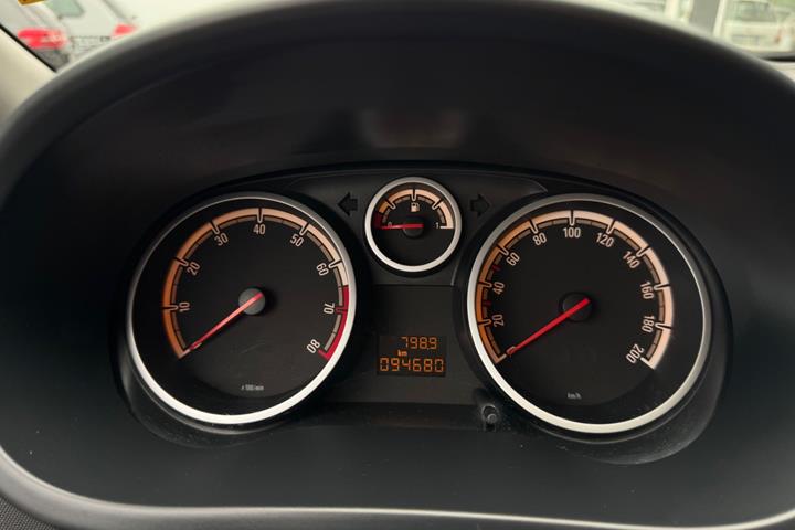 Blå Opel Corsa fra 2009
