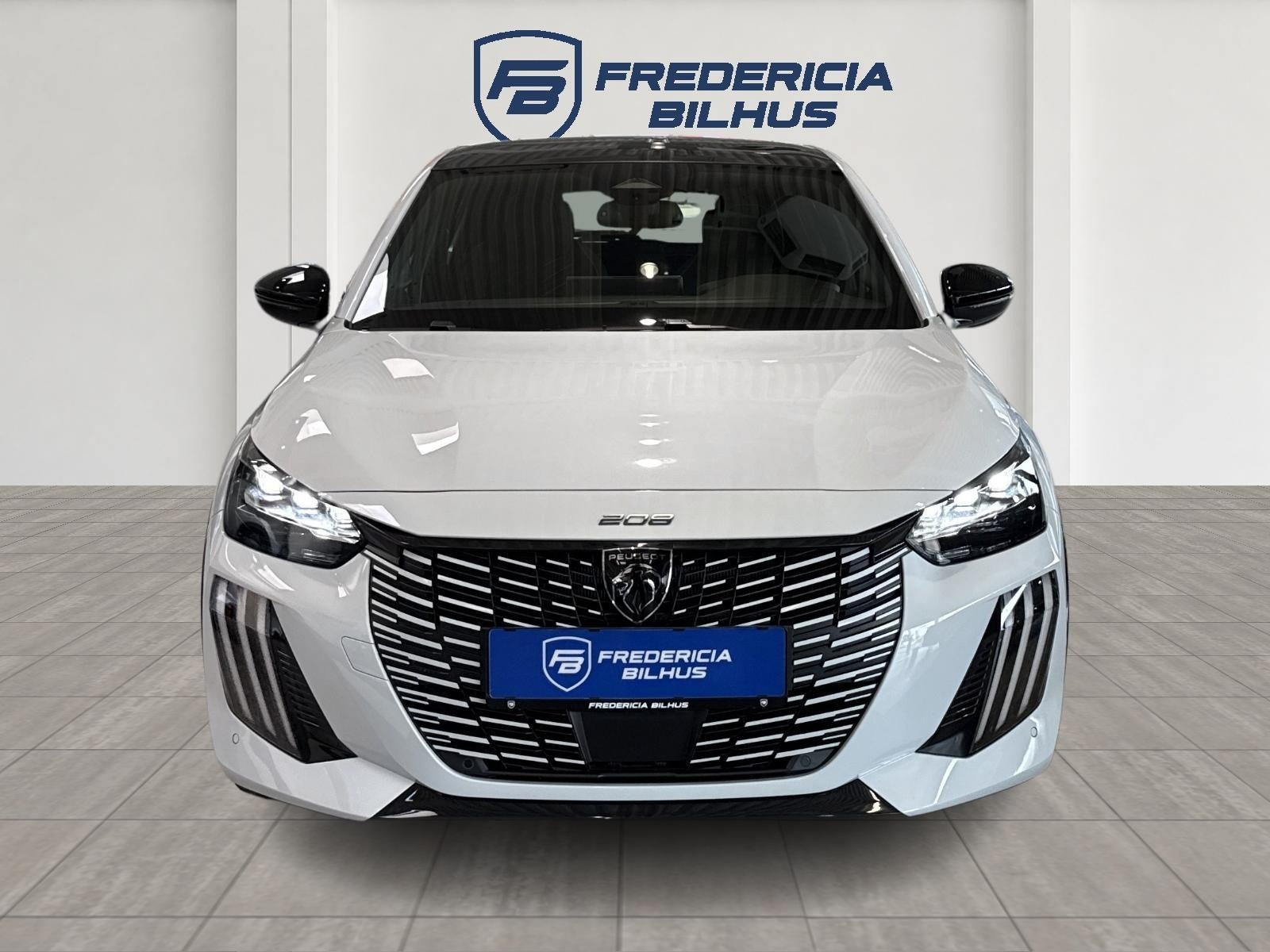 Hvid Peugeot e-208 fra 2025