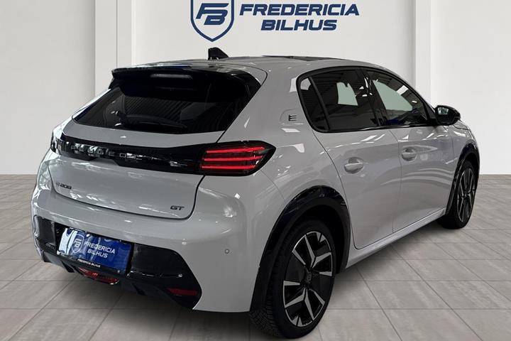 Hvid Peugeot e-208 fra 2025