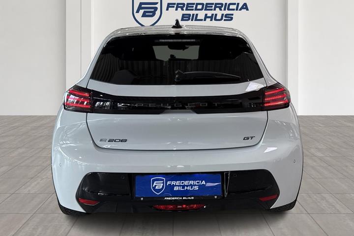 Hvid Peugeot e-208 fra 2025