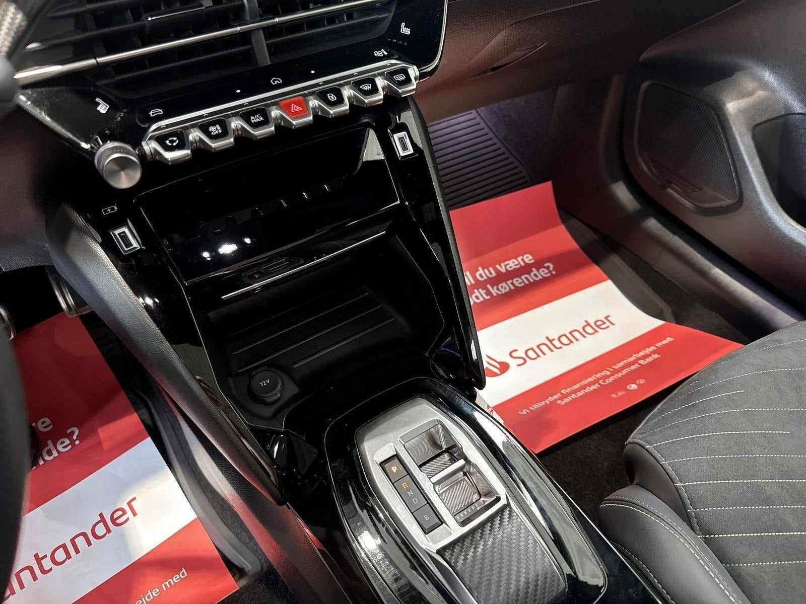 Hvid Peugeot e-208 fra 2025