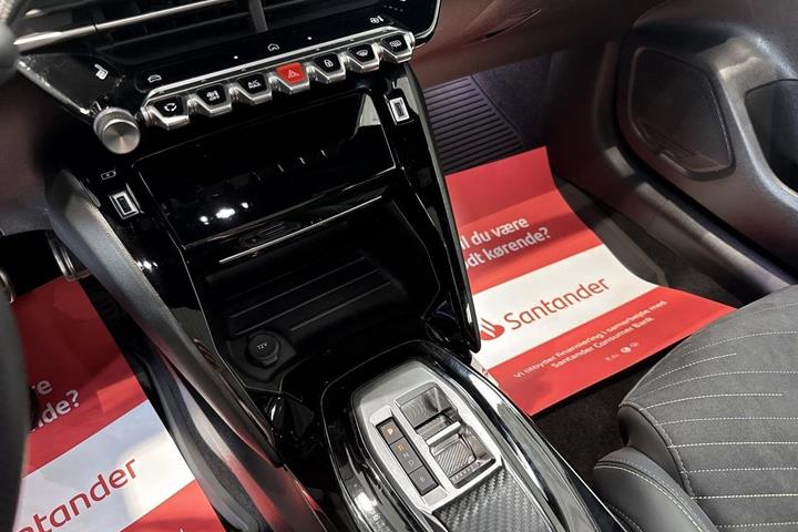 Hvid Peugeot e-208 fra 2025