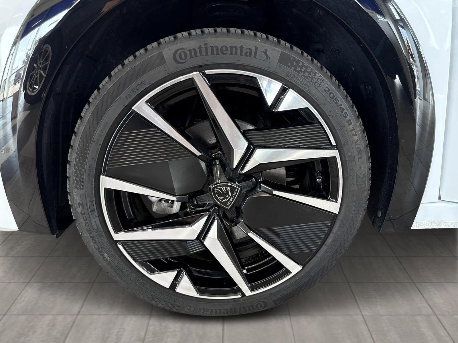 Hvid Peugeot e-208 fra 2025