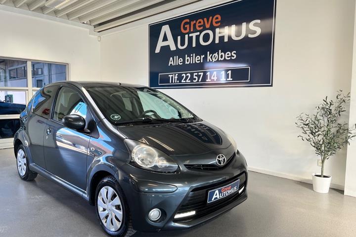 Grå Toyota Aygo fra 2012
