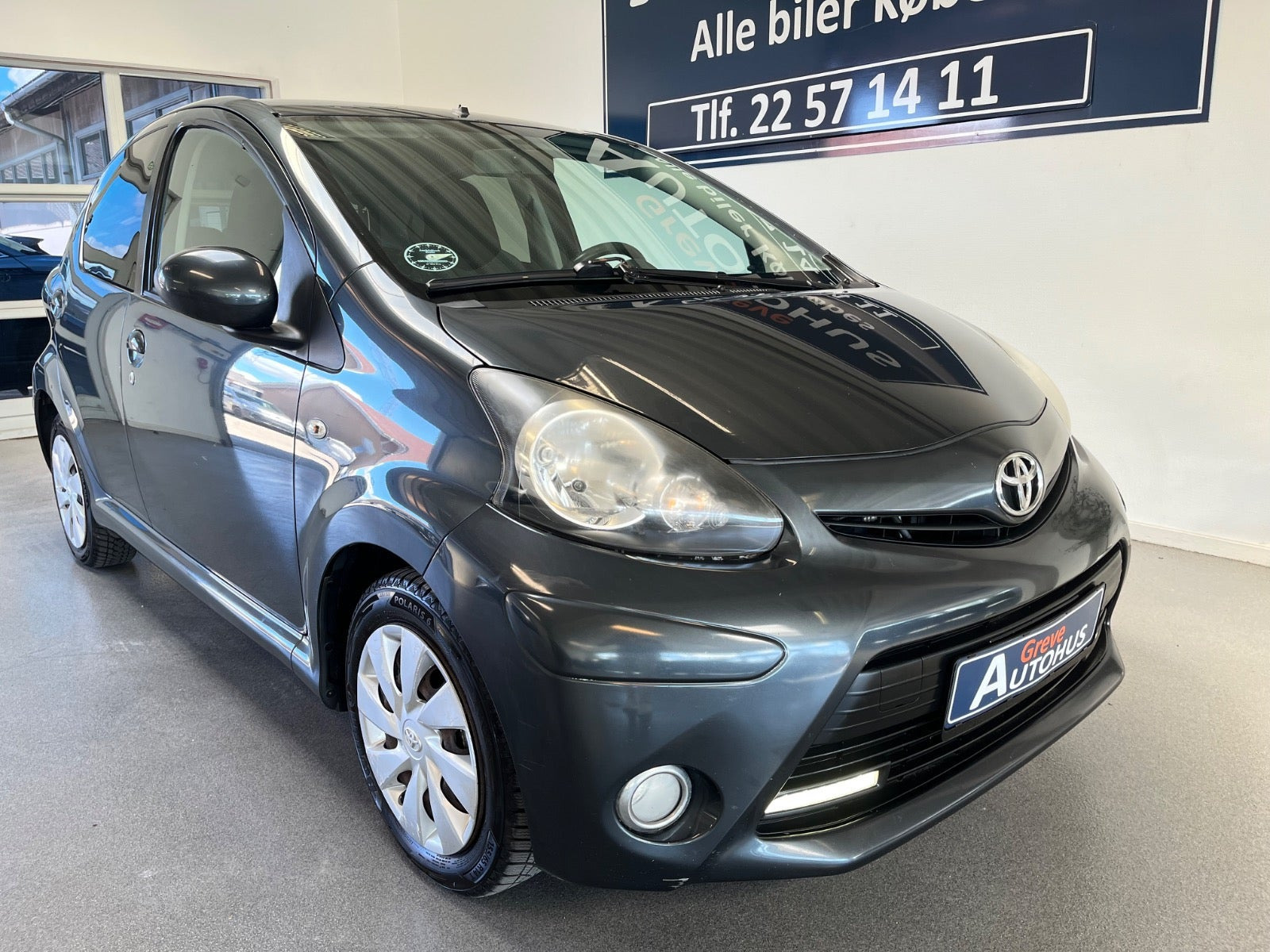 Grå Toyota Aygo fra 2012