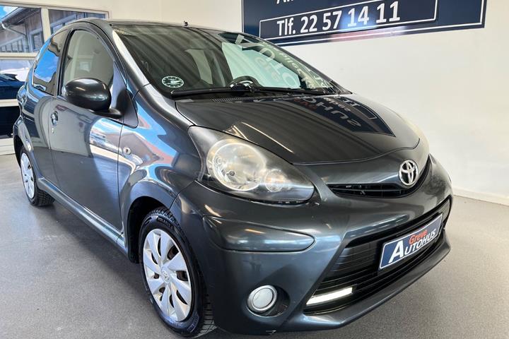 Grå Toyota Aygo fra 2012