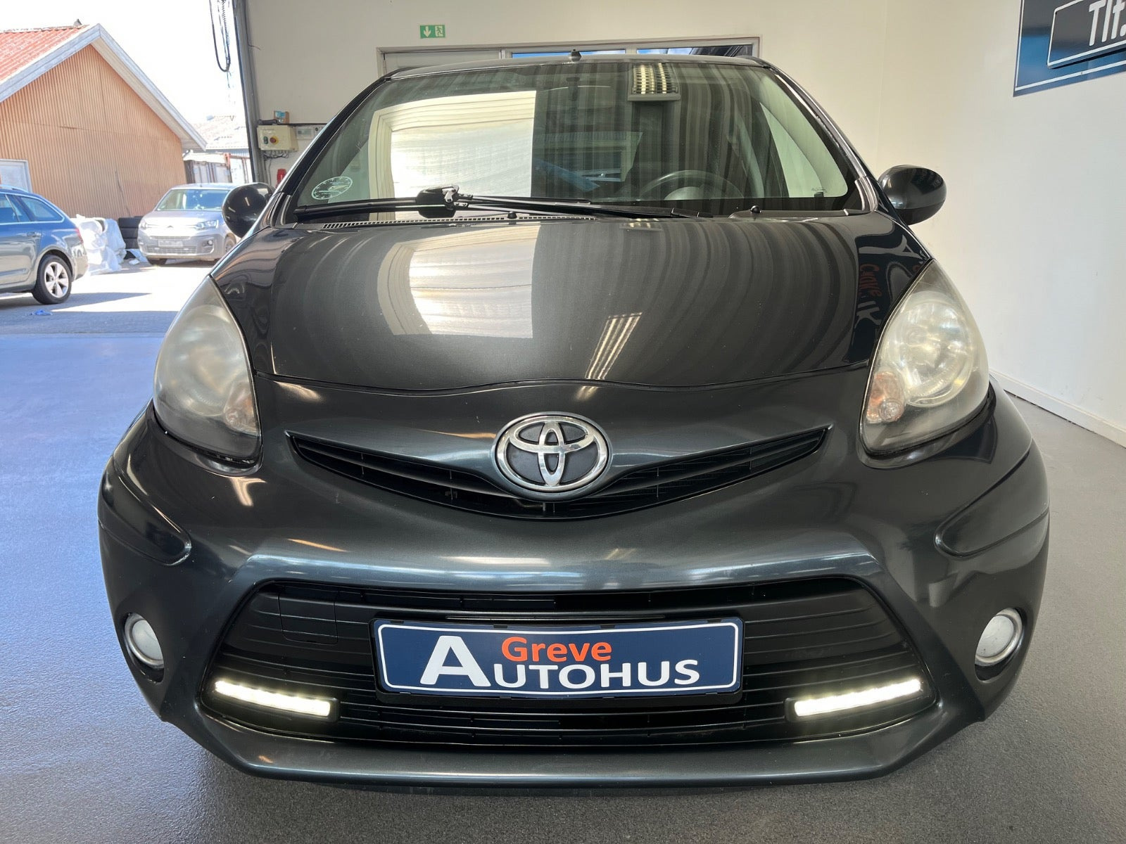 Grå Toyota Aygo fra 2012