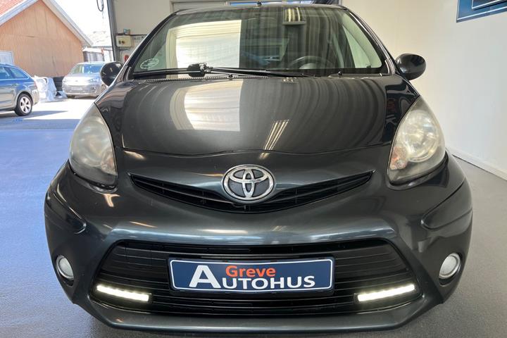 Grå Toyota Aygo fra 2012