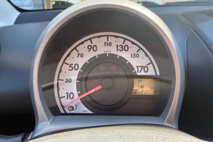 Grå Toyota Aygo fra 2012