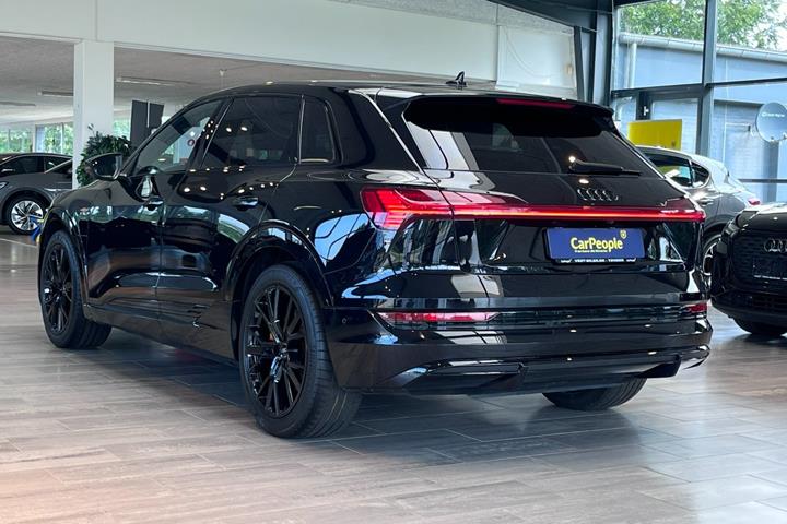 Sort Audi e-tron fra 2023