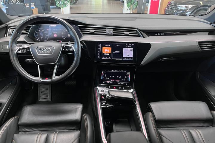 Sort Audi e-tron fra 2023
