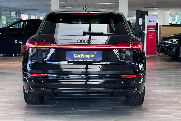 Sort Audi e-tron fra 2023