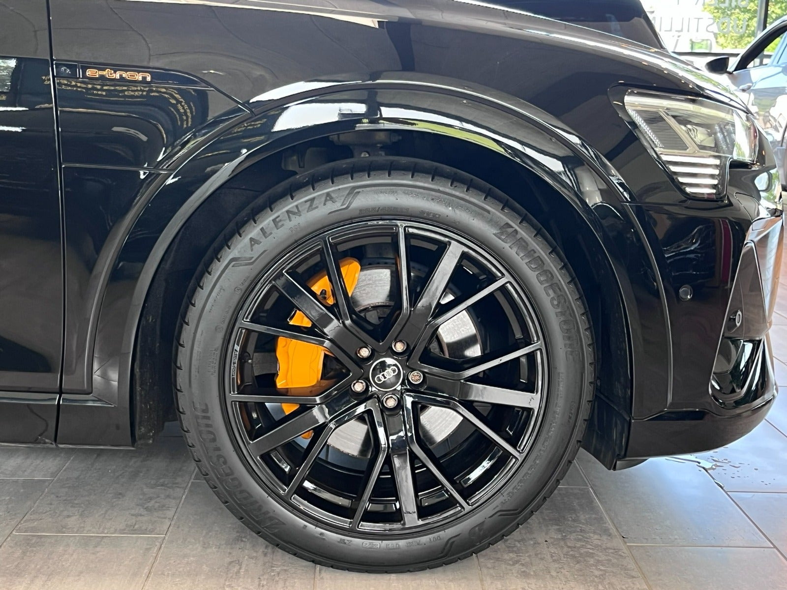 Sort Audi e-tron fra 2023