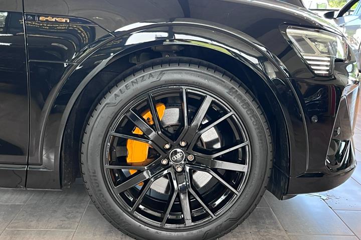 Sort Audi e-tron fra 2023