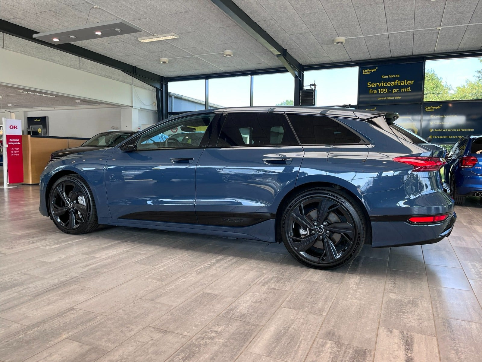 Blå Audi A6 e-tron fra 2025