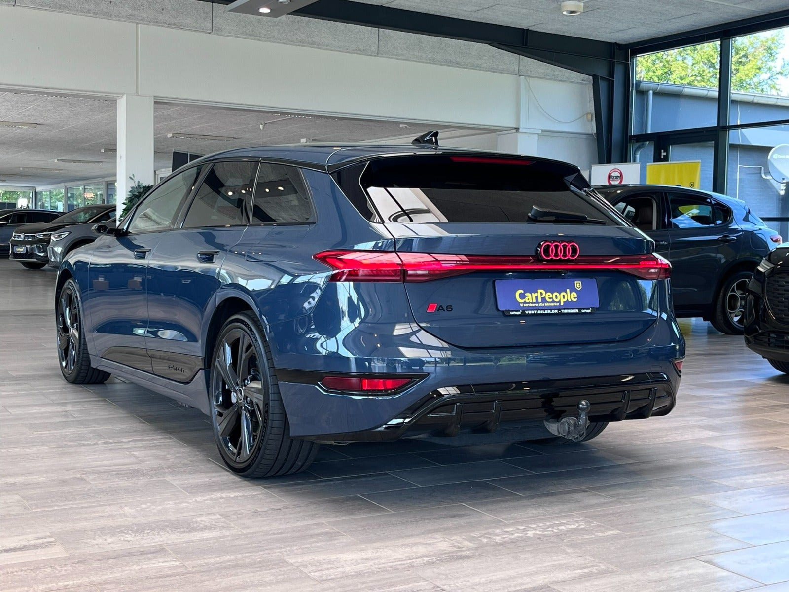 Blå Audi A6 e-tron fra 2025