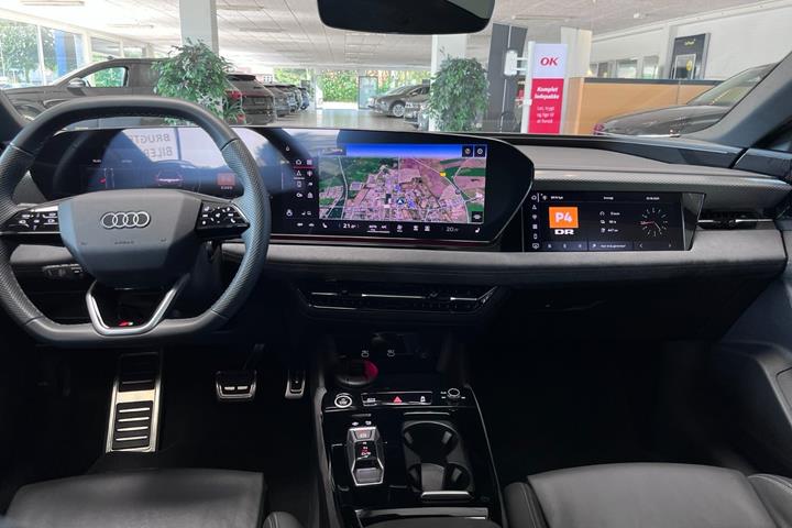 Blå Audi A6 e-tron fra 2025