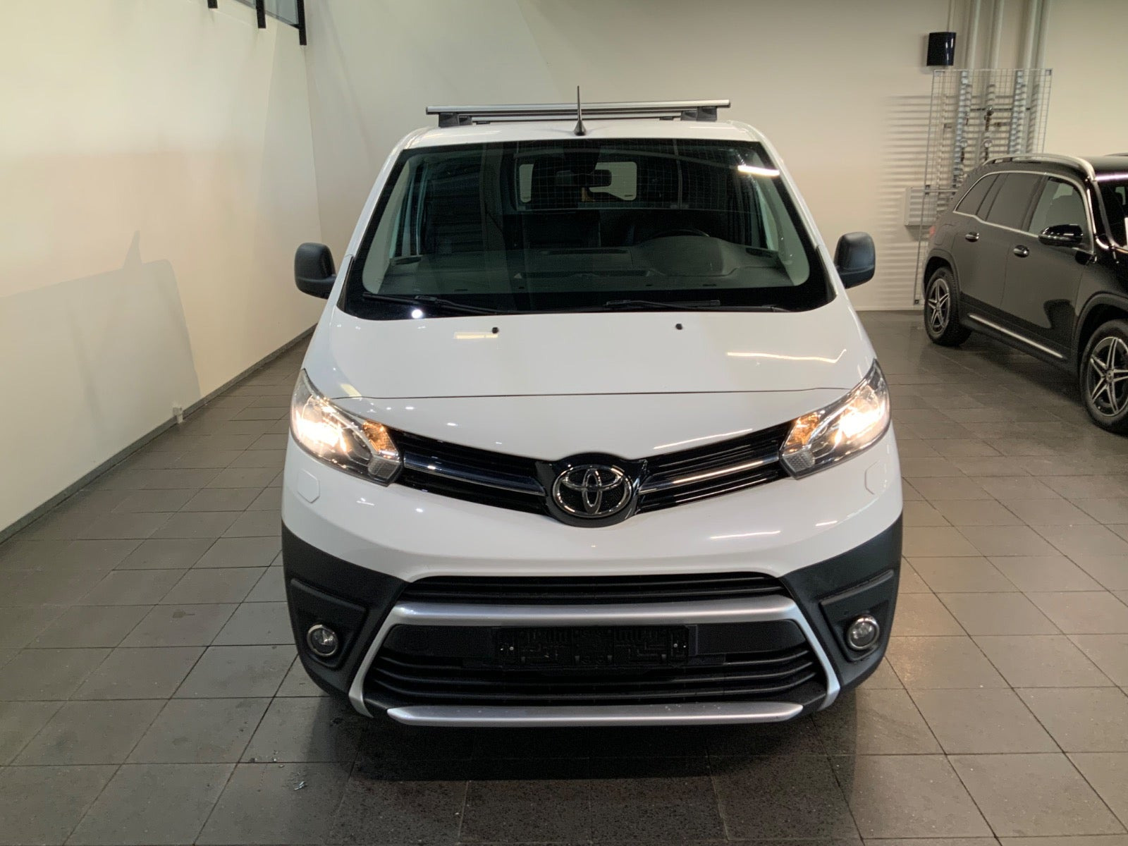 Hvid Toyota ProAce fra 2019