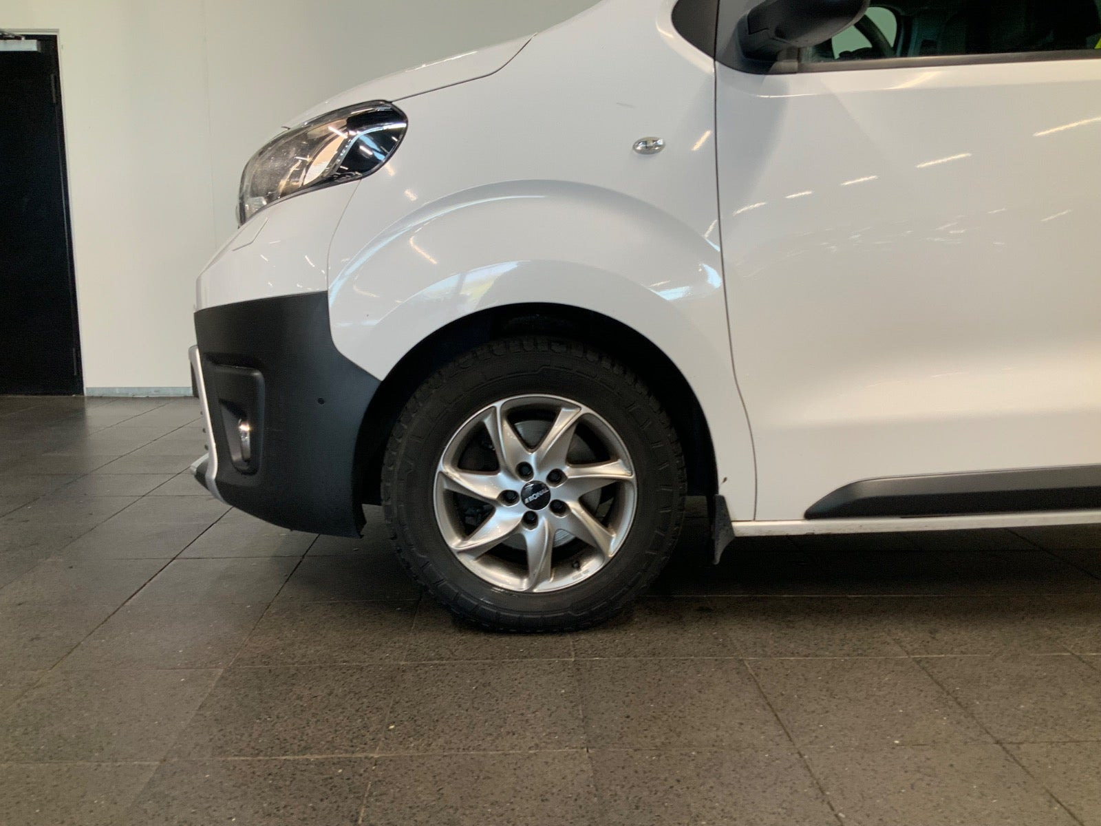 Hvid Toyota ProAce fra 2019