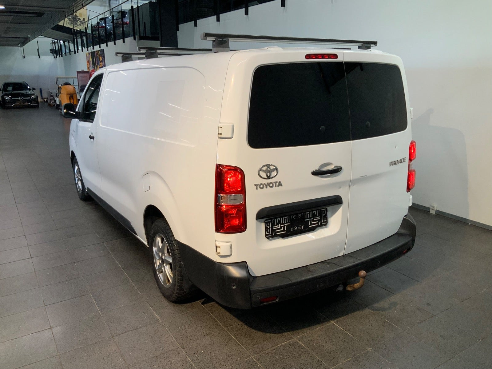 Hvid Toyota ProAce fra 2019