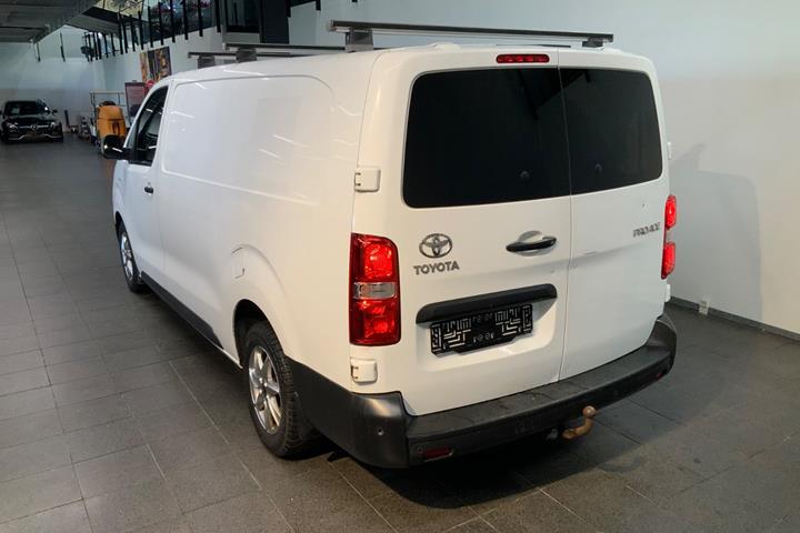 Hvid Toyota ProAce fra 2019