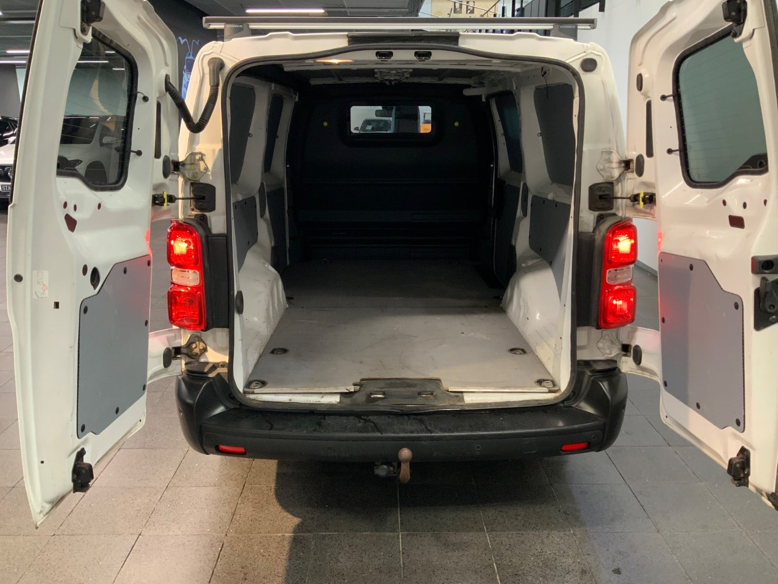 Hvid Toyota ProAce fra 2019