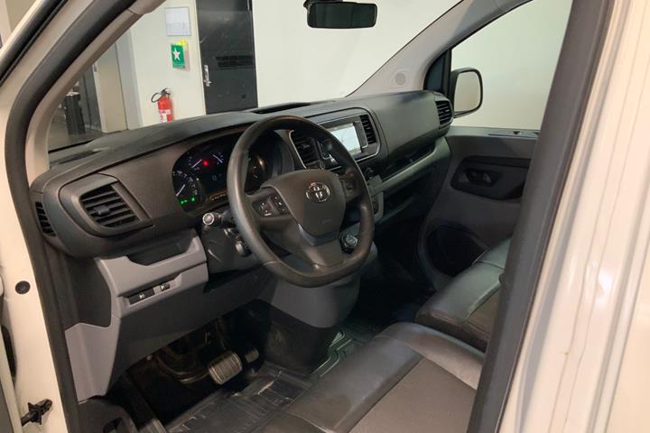 Hvid Toyota ProAce fra 2019