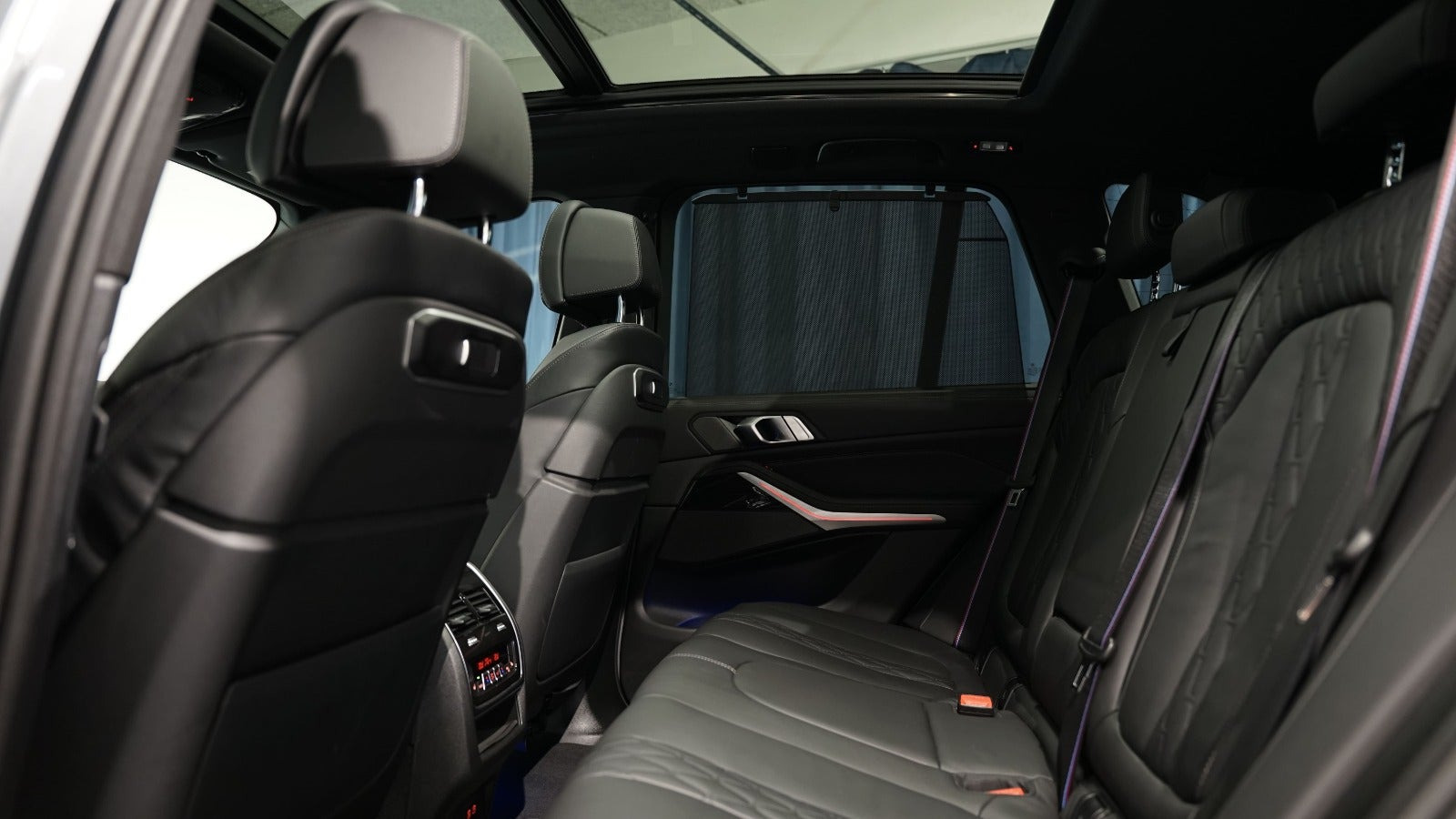 Sølv BMW X5 fra 2024