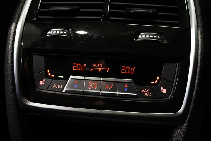 Sølv BMW X5 fra 2024