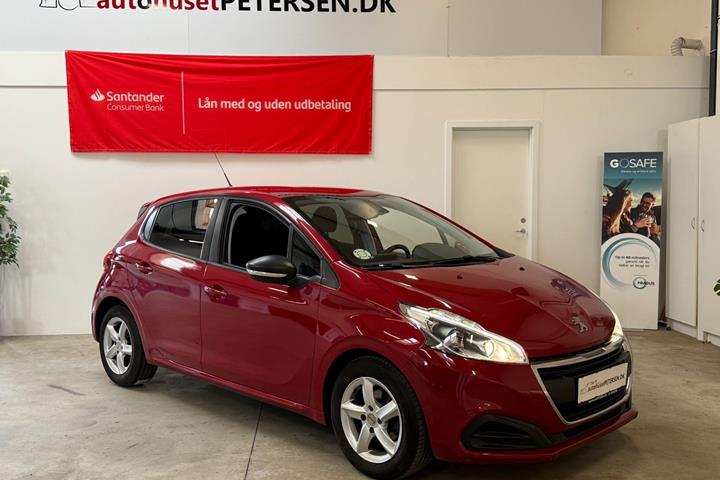 Rød Peugeot 208 fra 2016