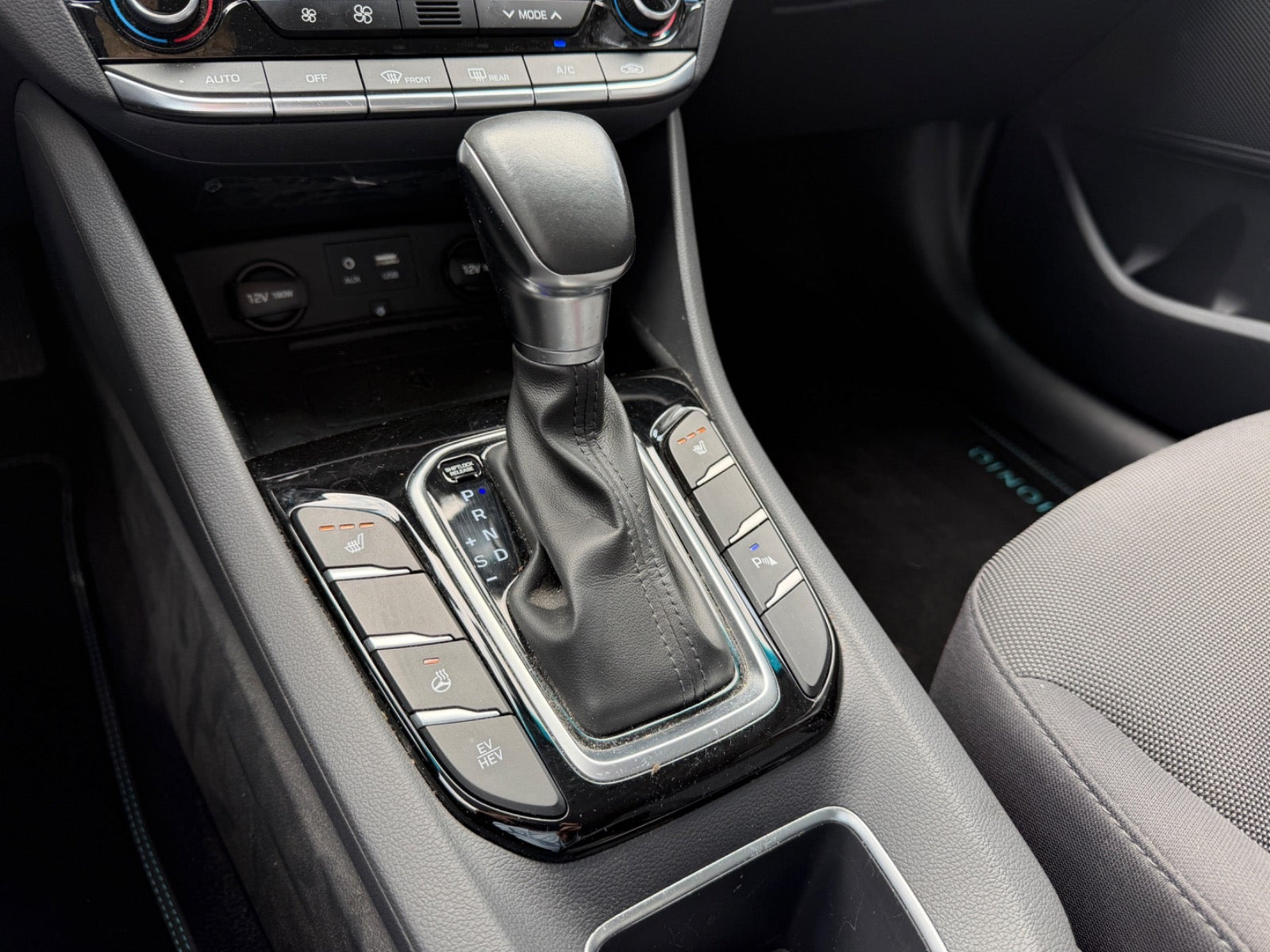 Grå Hyundai Ioniq fra 2018