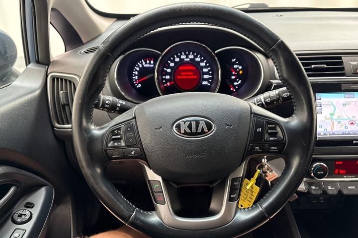 Blå Kia Rio fra 2016