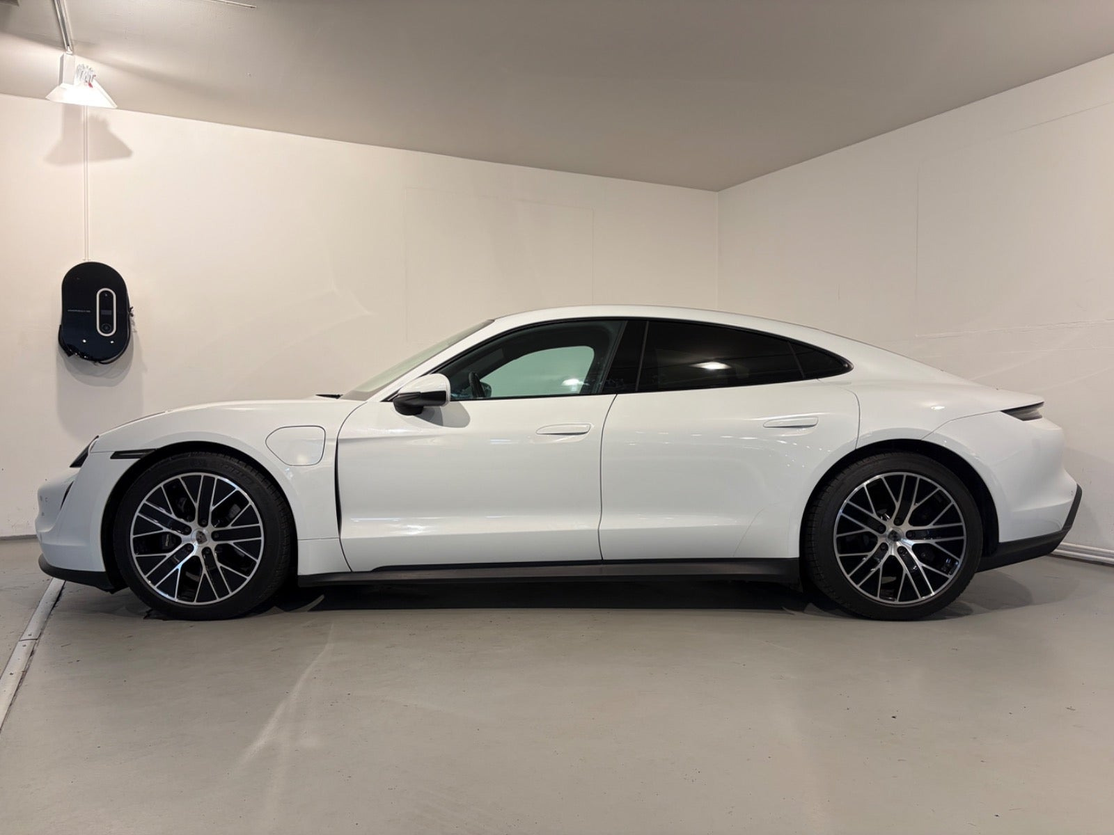 Hvid Porsche Taycan fra 2022