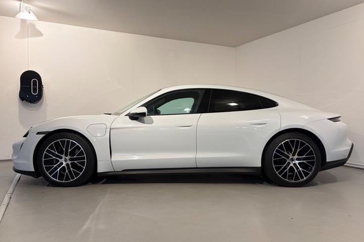Hvid Porsche Taycan fra 2022