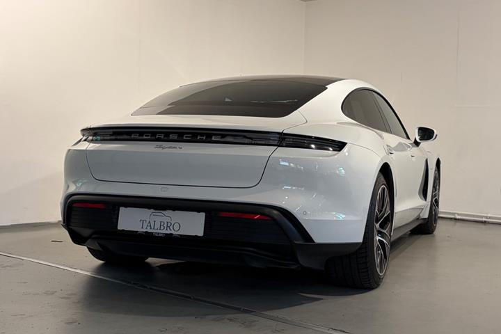 Hvid Porsche Taycan fra 2022