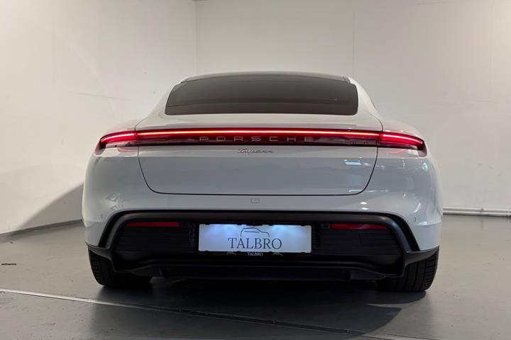 Hvid Porsche Taycan fra 2022