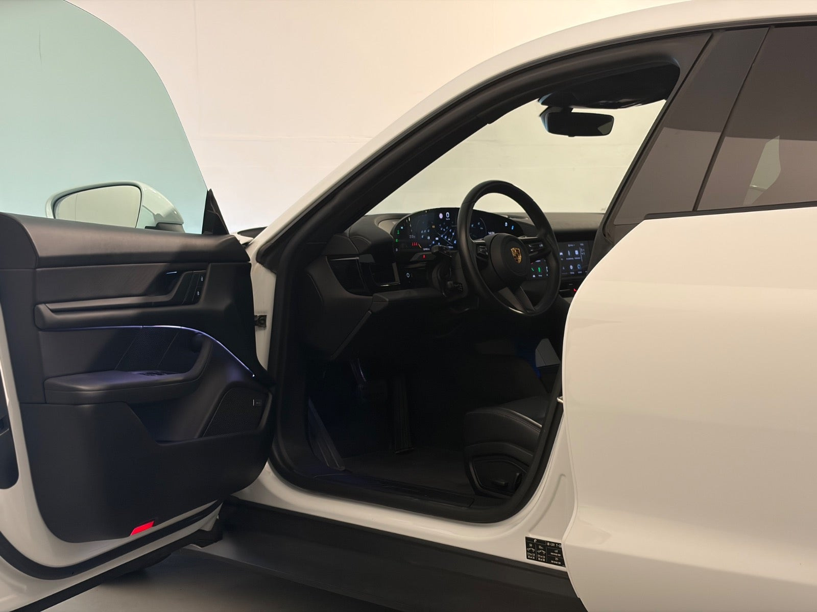 Hvid Porsche Taycan fra 2022
