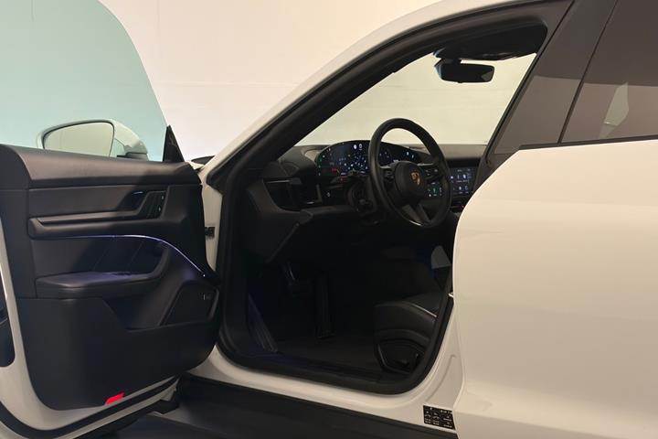 Hvid Porsche Taycan fra 2022